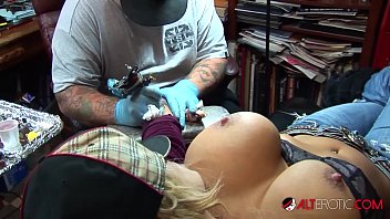shyla stylez gets tattooed while playing pornsoul with her tits 