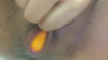 juicemyanal yourporn shows off what her gaping pussy can do 