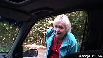 old granny is picked up from yuojiiz road and fucked 