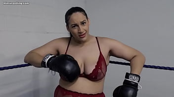 curvy elizabeth hurley nude bbw boxing in lingerie 