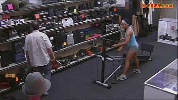 muscular mujeres teniendo orgasmos babe twat fucked by pervert guy in the store 