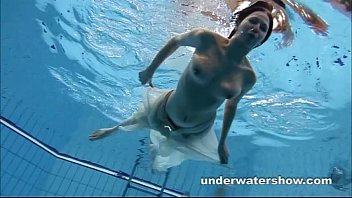 andrea shows nice katarina olendzskaia body underwater 