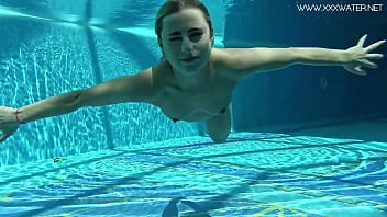 hot us blondie lindsey cruz swims naked wwwsattacom in the pool 