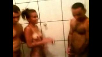 novinha fodendo naked white women com 2 homens no chuveiro 