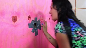 evelin sin encontra uma sunny leone sex video online watch rola gloriosa em um buraco na parede e faz o obvio engole 